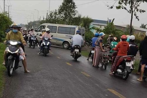 Long An: Nhiều người bị sét đánh tử vong