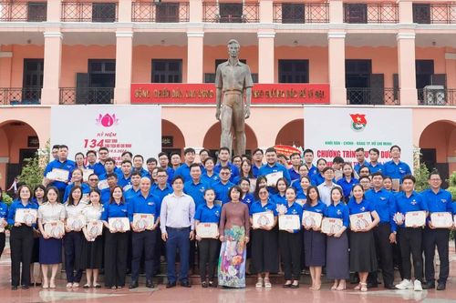 Đoàn khối Dân - Chính - Đảng TPHCM tuyên dương 111 điển hình tiên tiến làm theo lời Bác năm 2024