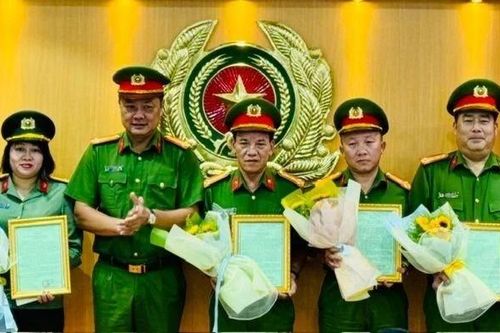 Phá đường dây ma túy 'khủng' từ Campuchia về TPHCM, thu giữ nhiều súng, lựu đạn