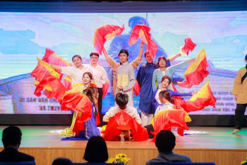 Trường ĐH Văn Hiến tạo sân chơi để SV lưu giữ những giá trị văn hóa truyền thống