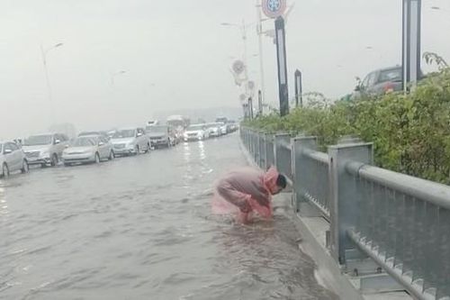 Tìm ra nguyên nhân, đơn vị liên quan vụ ngập trên cầu Vĩnh Tuy