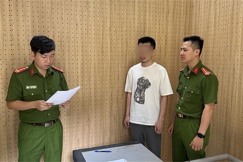 Nhân viên ngân hàng xâm nhập tài khoản cá nhân, chiếm đoạt tiền của khách