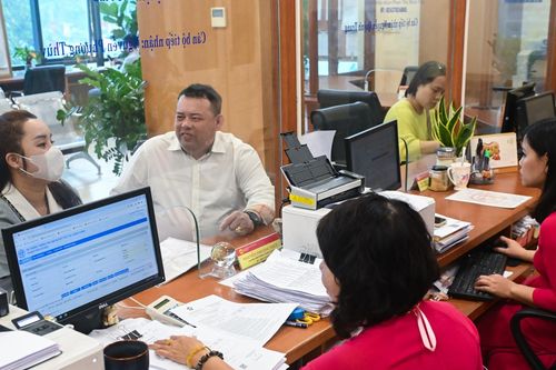 Thủ tướng chỉ thị tiếp tục đẩy mạnh cắt giảm, đơn giản hóa thủ tục hành chính