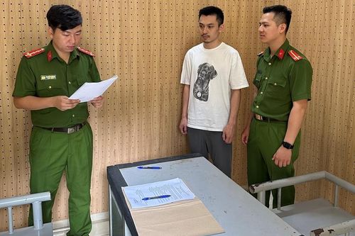 Khởi tố nhân viên ngân hàng chiếm đoạt 7,7 tỉ đồng của khách
