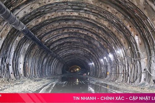 Khoan thông ống hầm xuyên núi duy nhất trên tuyến cao tốc qua Hà Tĩnh