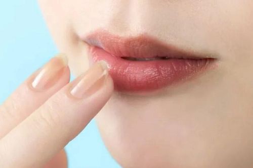 Một số cách trị thâm môi, dưỡng môi hồng tự nhiên hiệu quả