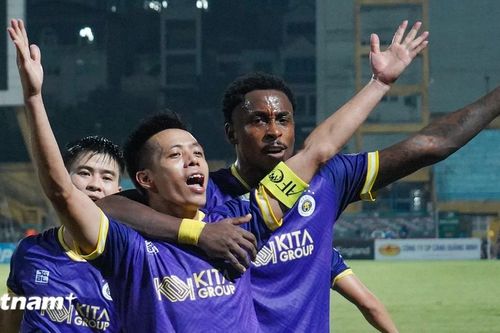 'Gừng cay' Văn Quyết lập cú đúp giúp Hà Nội FC ngược dòng thắng Thanh Hóa 2-1