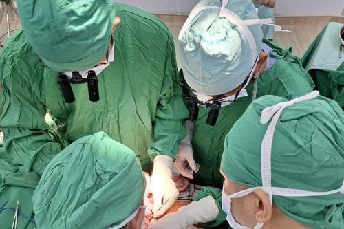 Khánh Hòa: Phẫu thuật thành công chuyển vạt da tự do có cuống mạch rời