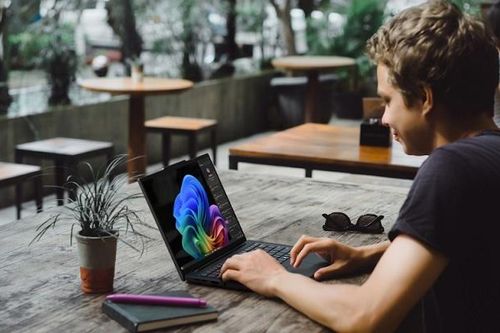 Lenovo ra mắt máy tính mới tối ưu với công nghệ AI