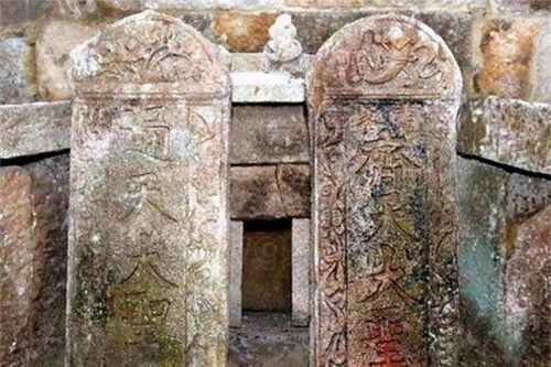 Tìm thấy lăng mộ của Tôn Ngộ Không và em trai, gậy Như Ý thực ra được làm từ sắt, dài 7 mét?