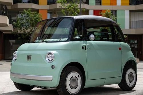 Ô tô điện mini bị cấm bán vì dán cờ sai nguồn gốc