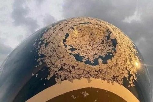 Nóng: Vì sao liên tiếp 2 máy bay của Vietnam Airlines bị móp đầu, nứt kính buồng lái?
