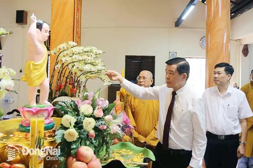 Bí thư Tỉnh ủy Nguyễn Hồng Lĩnh thăm ngôi chùa 360 tuổi là cơ sở cách mạng trong 2 cuộc kháng chiến
