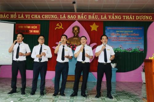 'Tiếp lửa truyền thống' - sinh hoạt chuyên đề ý nghĩa