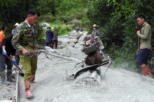Cứng hóa đường đến trung tâm xã, thôn: Vượt tiến độ