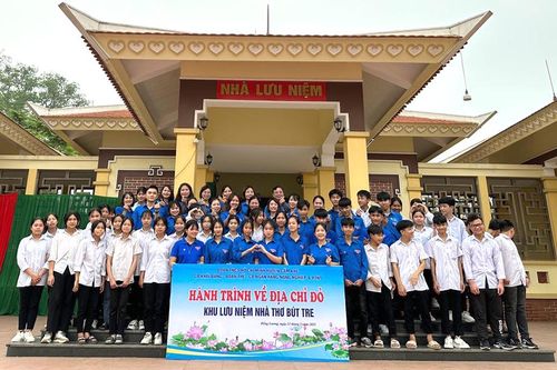 Nâng cao hiệu quả công tác tư tưởng đối với thanh niên - lực lượng xung kích trong đấu tranh bảo vệ nền tảng tư tưởng của Đảng hiện nay