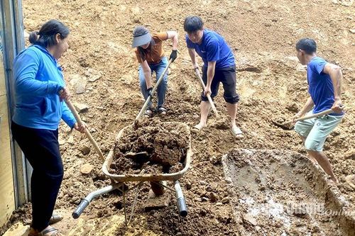 Chủ động di chuyển ổn định người dân mùa mưa bão
