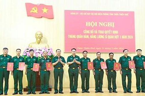 Trao quân hàm sĩ quan đợt 1 năm 2024