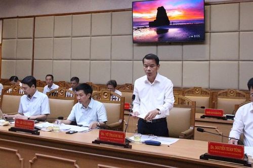 'Cái áo' Bảo hiểm y tế đã chật