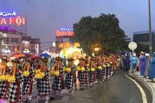 Lễ rước Phật từ chùa Diệu Đế lên chùa Từ Đàm
