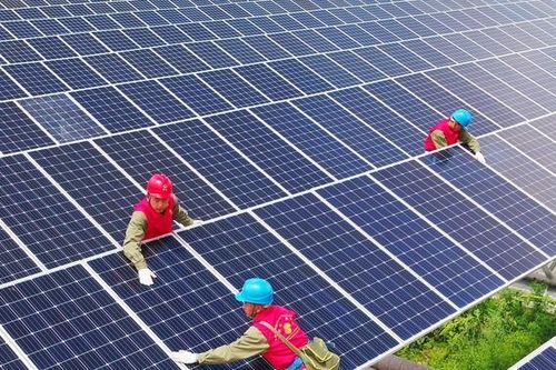 Mỹ bỏ miễn thuế với tấm pin mặt trời Trung Quốc, bảo vệ ngành năng lượng sạch trong nước