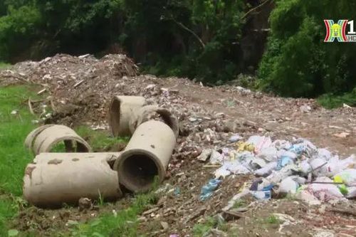 Công trường kênh La Khê thành nơi đổ trộm trạc thải