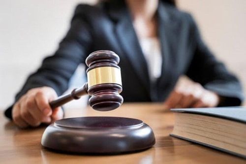 Kỳ quặc tòa án bán đấu giá bao cao su của người bị thi hành án
