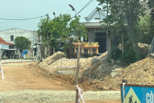 Đầu tư 25 tỷ nâng cấp 1,5 km đường, sau 3 năm vẫn 'dậm chân tại chỗ'