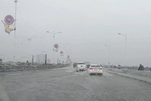 Cầu Vĩnh Tuy 2 cứ mưa lớn là ngập: Chủ đầu tư báo cáo gì?