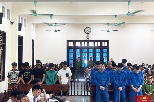 Truy sát hai anh em ruột tử vong, 20 thanh thiếu niên lĩnh án