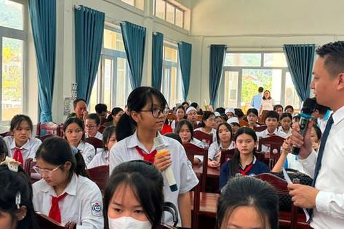 100 học sinh tham gia Diễn đàn trẻ em 'Thủ lĩnh của sự thay đổi'