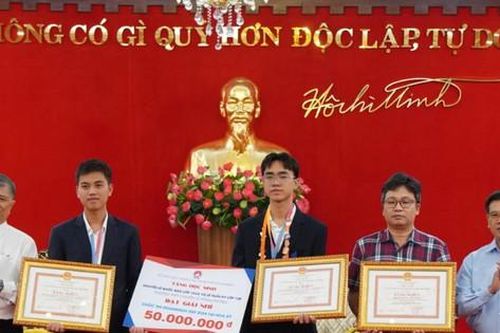 TP Hồ Chí Minh: Hai học sinh đoạt giải Nhì khoa học kỹ thuật quốc tế