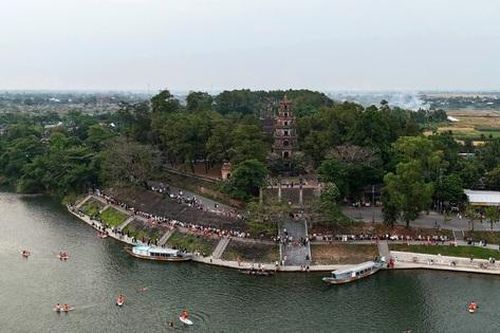 Giới trẻ đổ xô 'săn' hoàng hôn 'cực chill' bên sông Hương