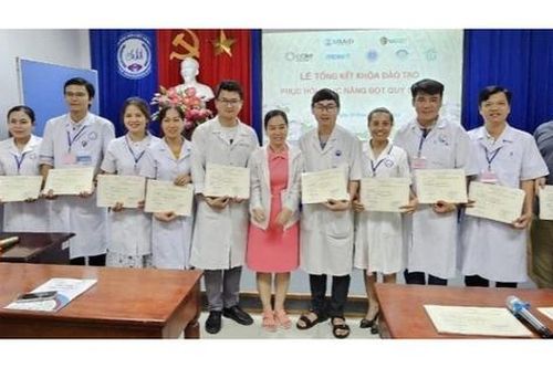 Đào tạo kỹ thuật chuyên môn cho bác sĩ về phục hồi chức năng đột quỵ não