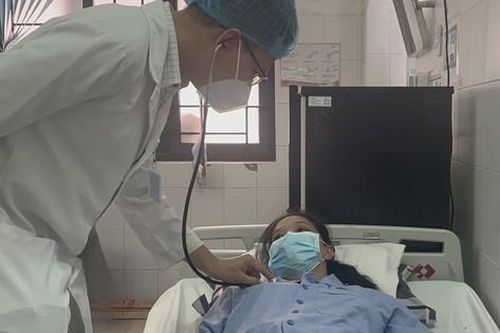 9 giờ cam go bác sĩ giành giật mạng sống cho người phụ nữ bị tai nạn đứt rời phế quản