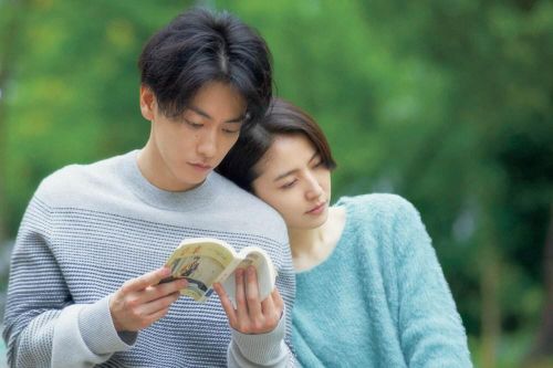 Tháng Tư, Ngày Em Đến: Nỗ lực tìm lại sự lãng mạn giữa thời đại lười yêu