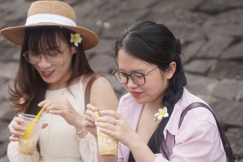 Đến Huế ngắm hoàng hôn, chèo Sup và thưởng thức ly đậu hủ bên dòng sông Hương