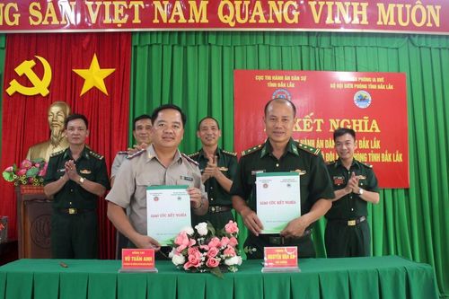 Cục Thi hành án dân sự tỉnh Đắk Lắk kết nghĩa với Đồn Biên phòng Ia Rvê