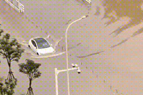 Ôtô điện cần làm gì khi đi qua vùng ngập nước?