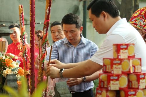 Quận Hoàn Kiếm dâng hương kỷ niệm 596 năm ngày vua Lê Thái Tổ đăng quang