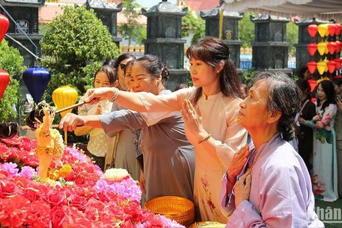 Cộng đồng người Việt Nam tại Lào tổ chức Lễ Phật đản 2568