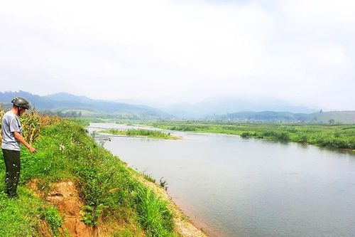 Sạt lở cuốn trôi đất sản xuất