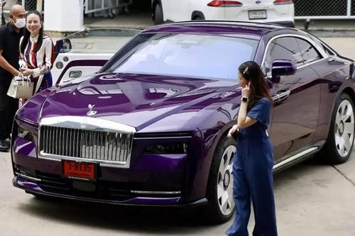 Madam Pang bóng đá Thái Lan 'tậu' Rolls-Royce Spectre hơn 20 tỷ đồng
