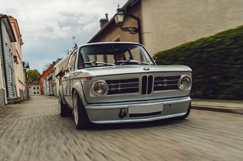 'Xế cụ' BMW 2002 đời 1970 nâng cấp động cơ M3 E46 như trai trẻ