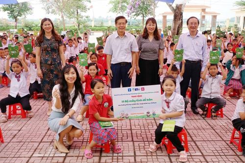 Hỗ trợ trường tiểu học ở Hà Nam 250 triệu đồng xây dựng môi trường học hạnh phúc