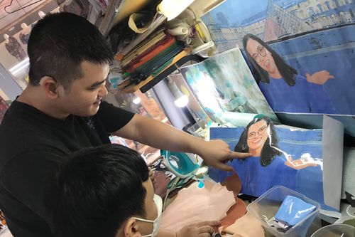 Nghệ thuật và sự tử tế trên 'Những bức chân dung từ lụa vụn'