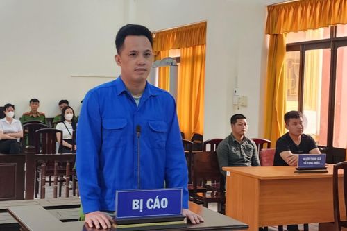 Sử dụng giấy phép lái xe ô tô rởm và đụng chết người lĩnh hơn 17 năm tù