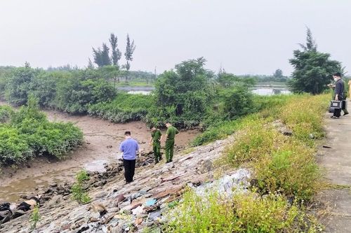 Phát hiện thi thể hai thanh niên tại khu vực đê Hữu Nghèn