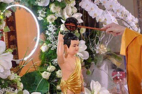 Hiểu đúng về nghi thức tắm Phật trong dịp Đại lễ Phật đản