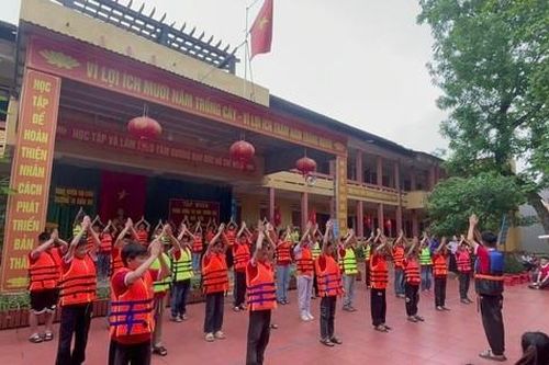 Học sinh xứ Thanh được tuyên truyền kỹ năng phòng, chống đuối nước